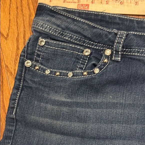 Versatile Suko Jeans with Natural Wear - Picture 3 of 10